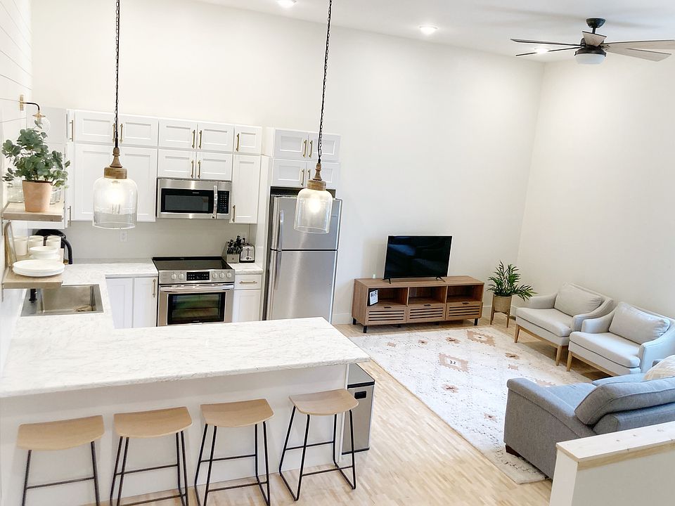 1st image of 42250 Wilson Memorial Dr #2