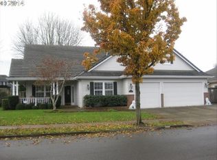 867 McKenzie Crest Dr, Springfield, OR 97477