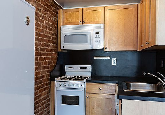 2nd image of 297 Garfield Pl APT 4R