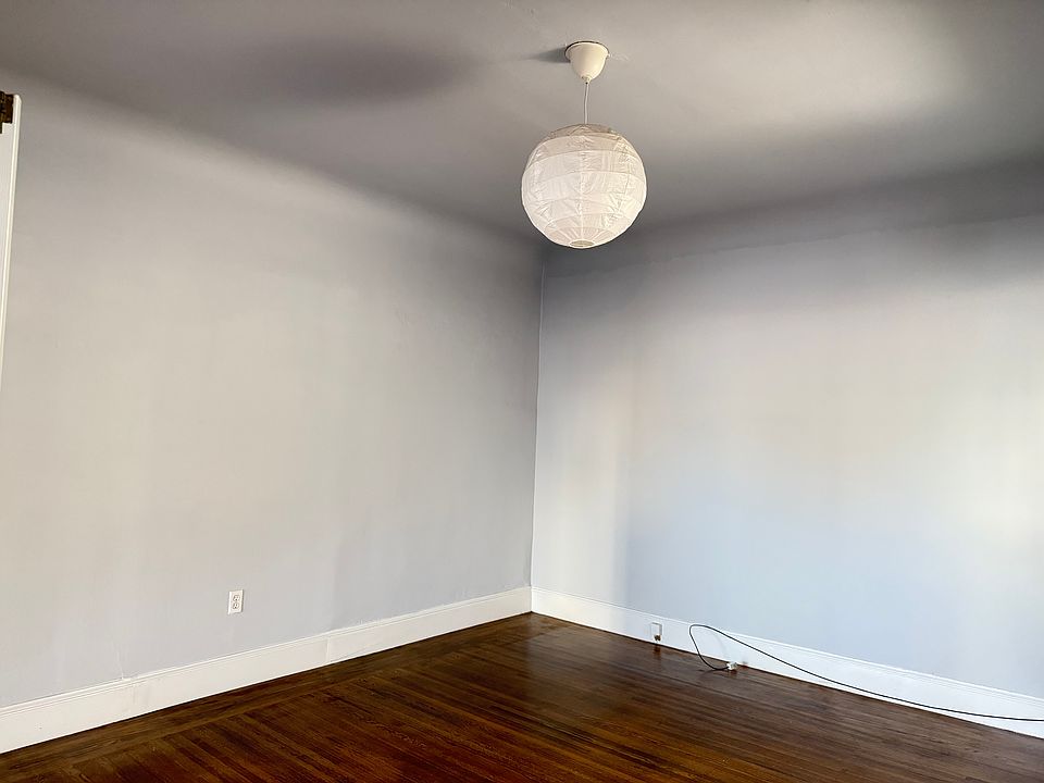 1st image of 455 38th St #1/2