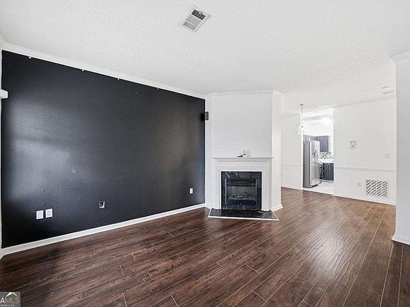 4th image of 584 Windsor St SW