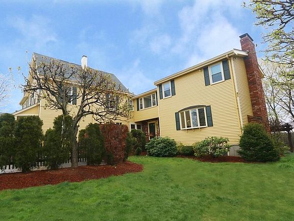 4th image of 300 Lenox St