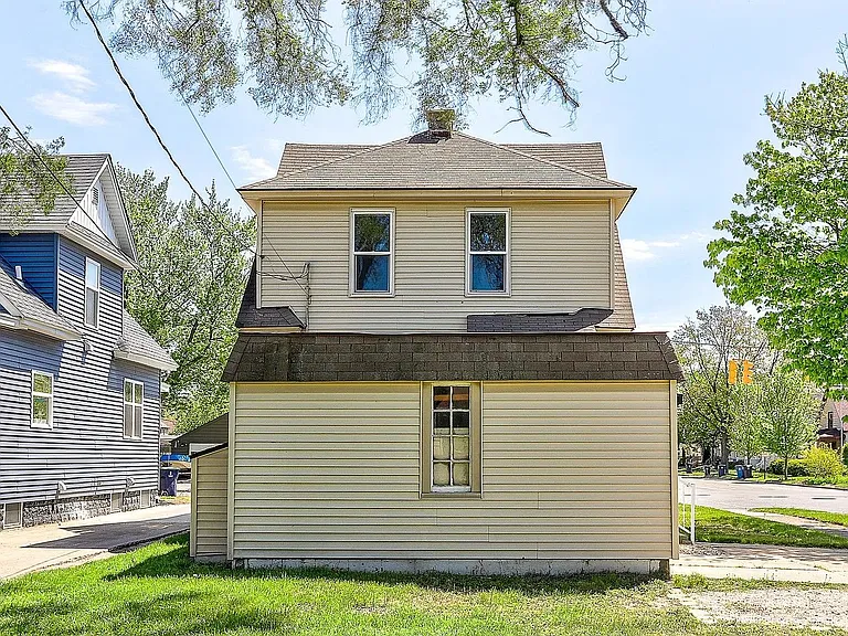 408 Van Raalte Ave — Photo 21