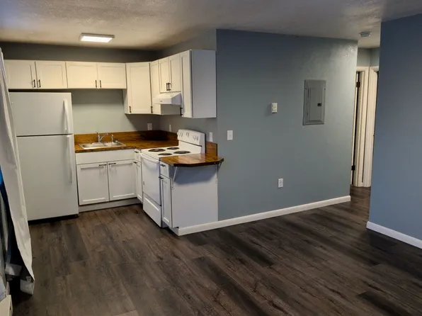 802 6th Ave N APT 2, Glasgow, MT 59230