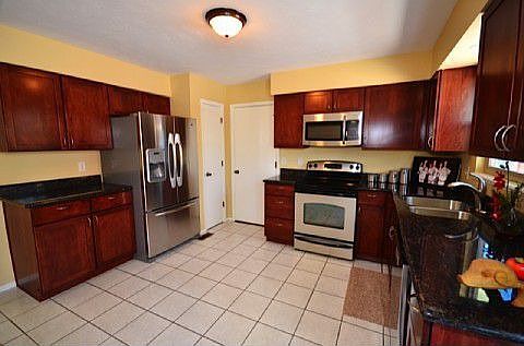 GRANITE COUNTERTOPS, MAPLE CABINETS AND STAINLESS APPLIANCES