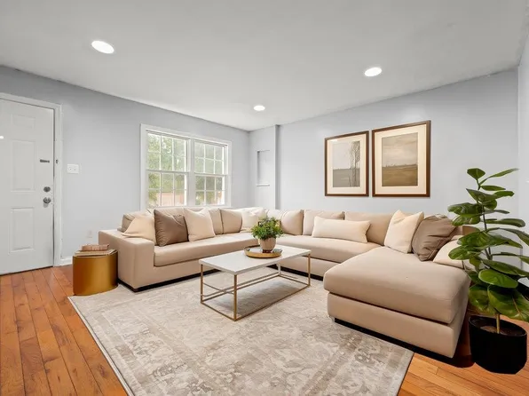 12 Bayview Avenue image 3 of 27