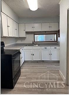 5th image of 901 Auburn St