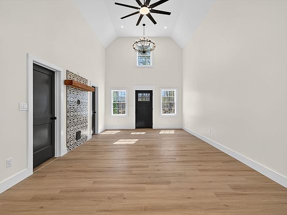 5th image of 211 Sandown Road