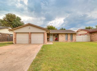 1013 SW 2nd St, Moore, OK 73160