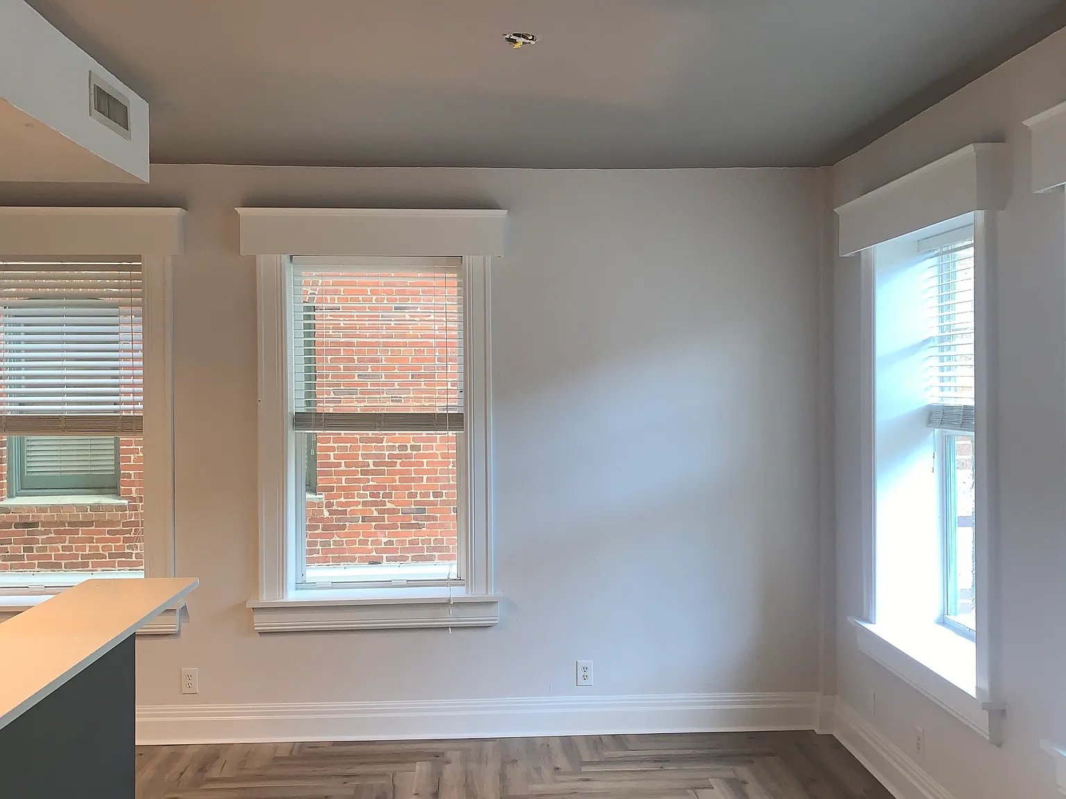 2/1 - FREE first Month rent Special !! — Photo 4