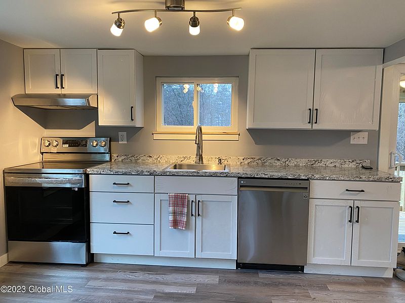 2nd image of 275 Lakeview Avenue