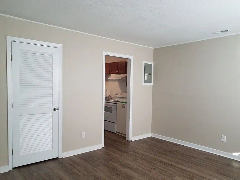 1217 Davis St — Photo 2