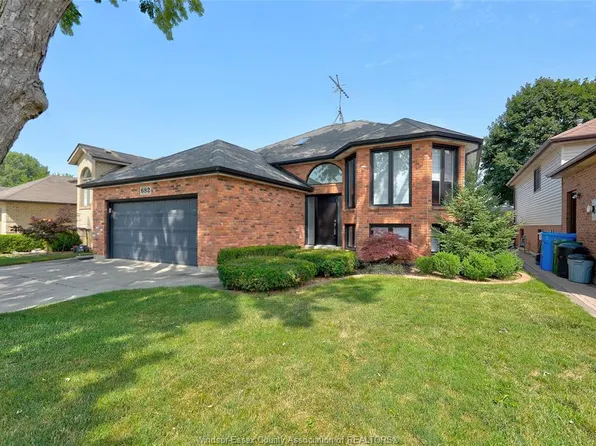 682 Michael Dr, Tecumseh, ON N8N 4N2