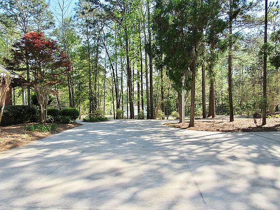 CIRCLE DRIVEWAY