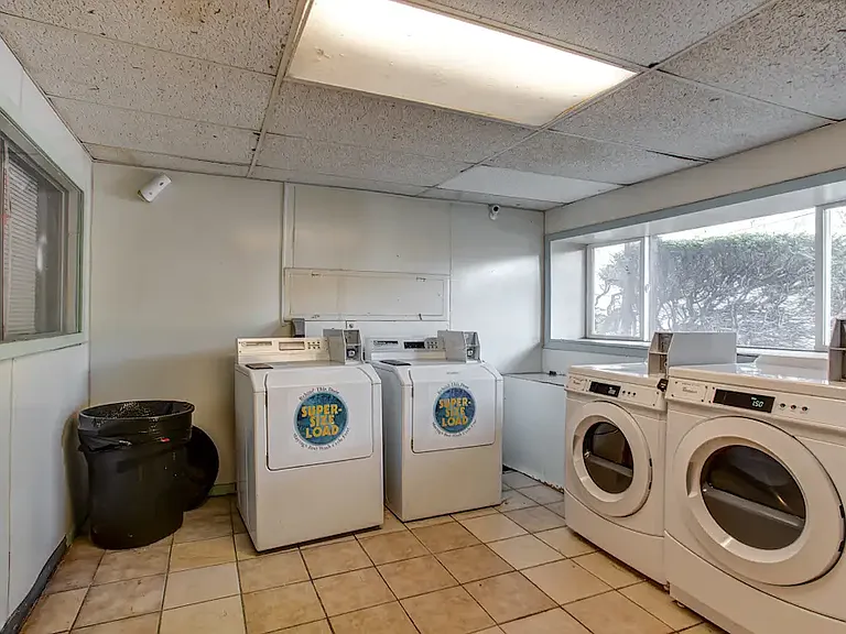 Hillcrest Apartments — Photo 11