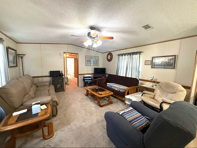 6044 Perry Ln — Photo 1