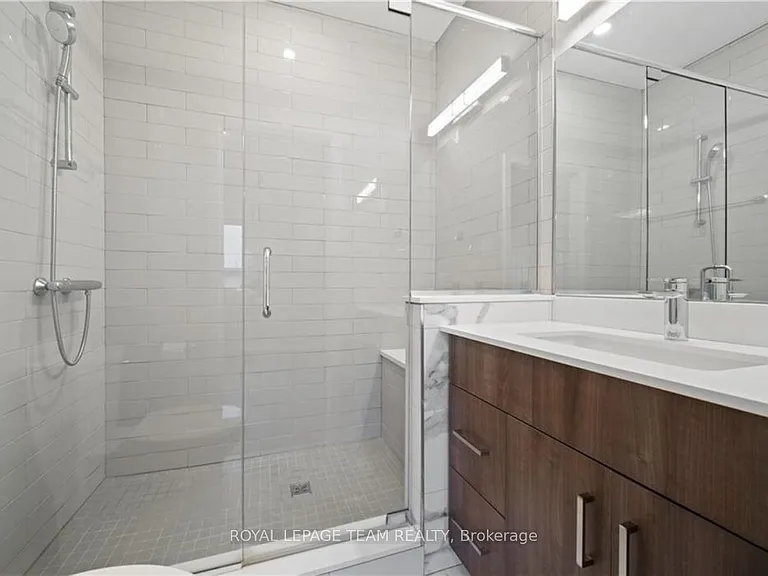 304 Lanark Ave #D — Photo 15