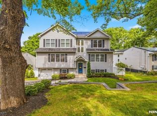 46 Edgemere Rd, Livingston, NJ 07039