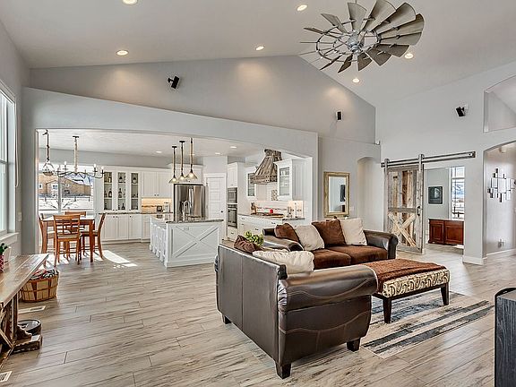 3rd image of 2946 N Bronzewood Cir