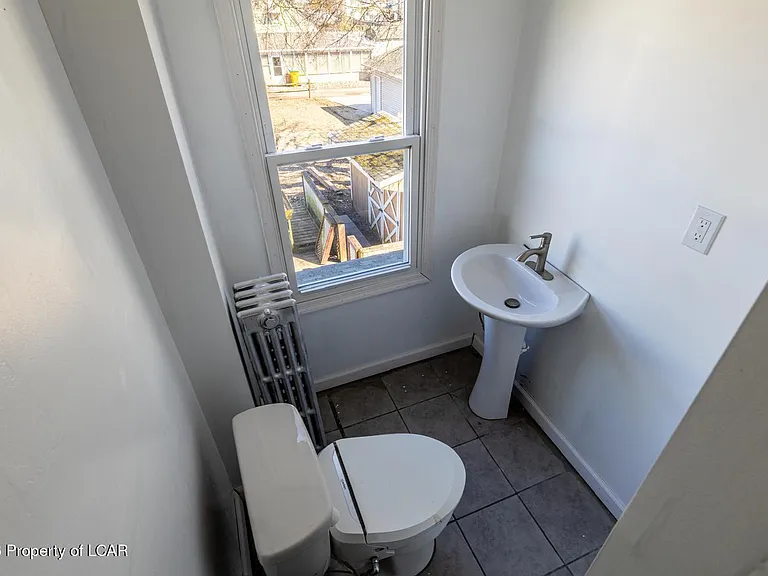 1424 N Market St — Photo 15