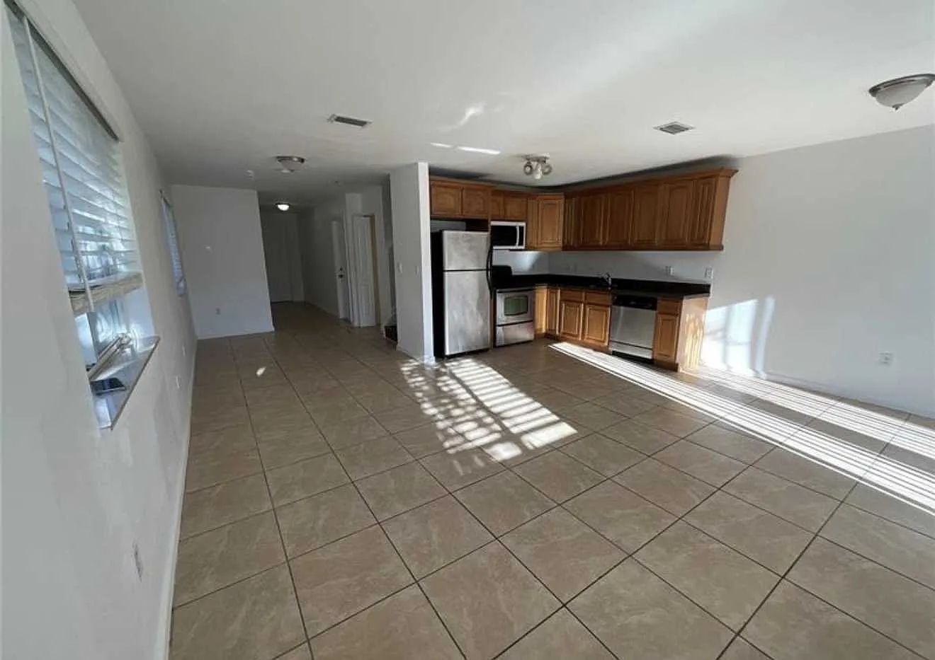 3 bed, $3,000 — Photo 3