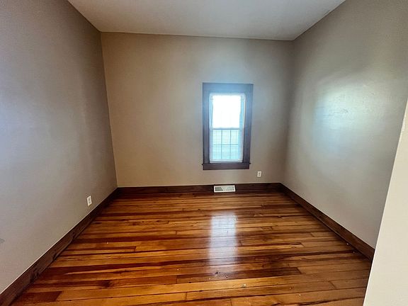 4th image of 565-567 E Street East St #565