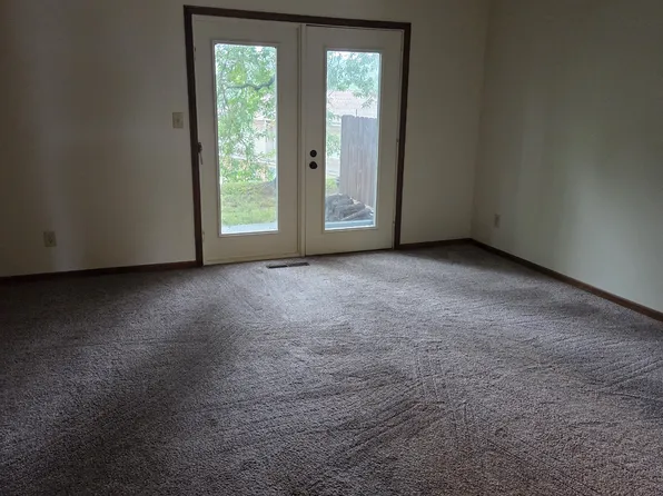 131 Gilgen Ave NW, New Philadelphia, OH 44663
