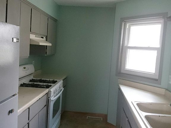 2nd image of 555 Gorman Ave