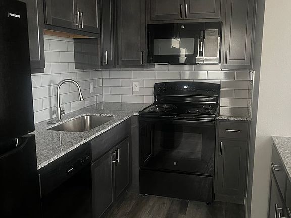 3rd image of 2524-2530 SW G Ave #9