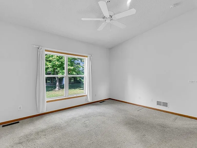 2394 Beech St W — Photo 15