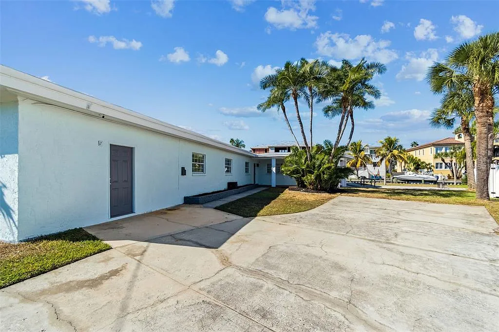 2 bed, 1.0 bath, 1735 sqft, $4,750 — Photo 1