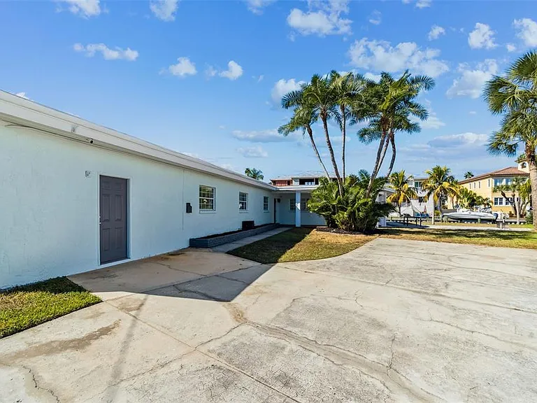 1733 Bayou Grande Blvd NE — Photo 1