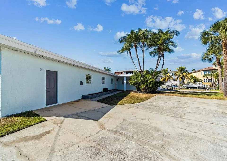 1733 Bayou Grande Blvd NE