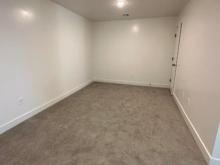 2296 E Alexander Ln — Photo 4