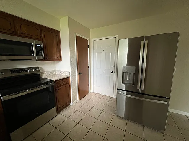 1512 Patricia Dr — Photo 6