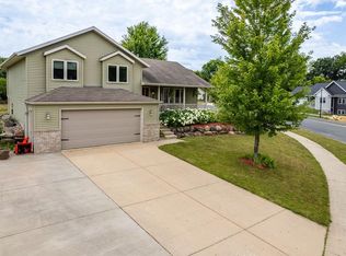 955 Hay Creek Trl, Reedsburg, WI 53959