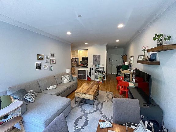 5th image of 261 W 112th St APT 2A