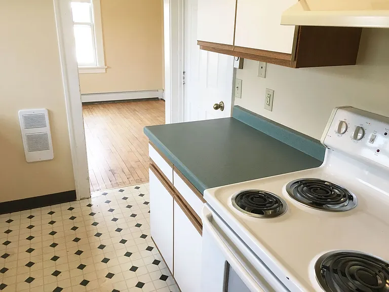 605 E Thomas St — Photo 4