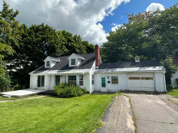 1307 Park St, Sault Sainte Marie, MI 49783