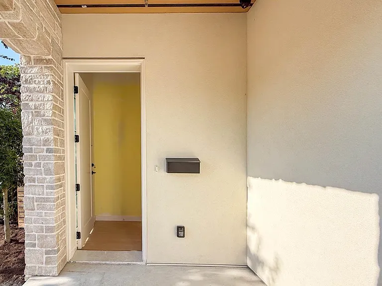 3038 Vine St — Photo 8
