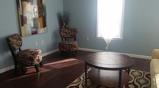 5th image of 487 N Warren Ave