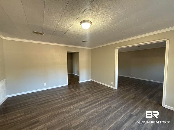 4th image of 32 Slate St