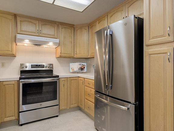 4th image of 20268 Northwest Sq