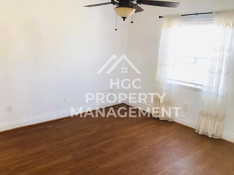 704 Irving Ave #A — Photo 2