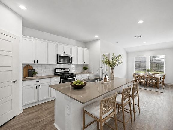 2nd image of 1702 Plantation Pl