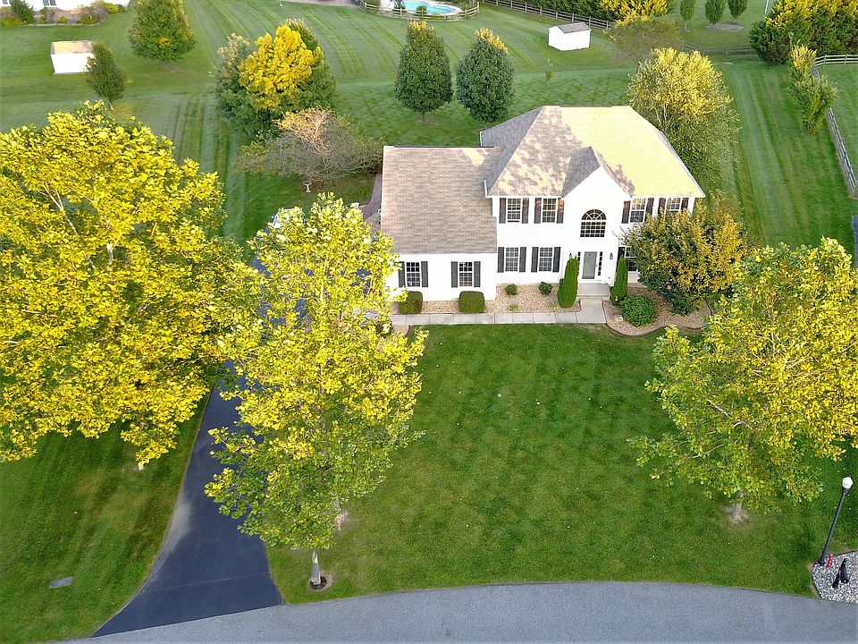 1st image of 6 Fredericksburg Dr