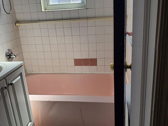 3rd image of 3219 Grace Ave Floor 2