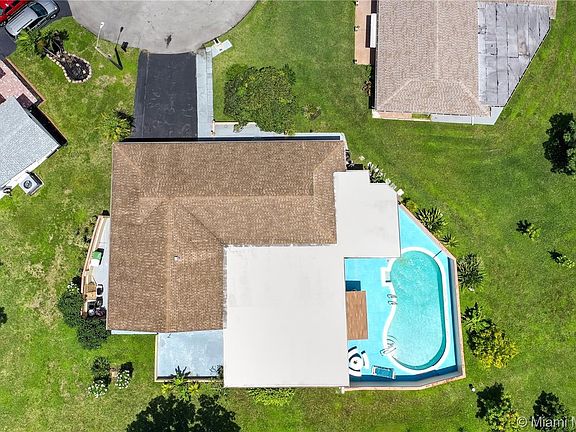 5th image of 7100 NW 93rd Ave