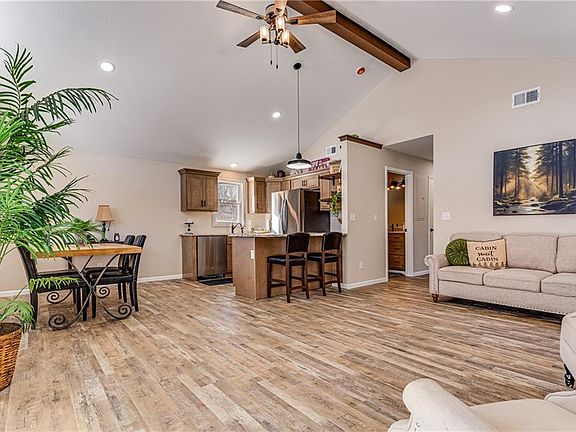 4th image of 182 Kansas Dr