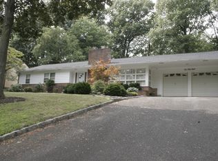 1058 Sunny View Rd, Mountainside, NJ 07092